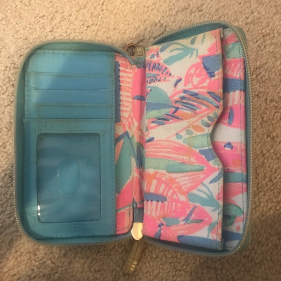 🤩Lilly Pulitzer wristlet🤩 - Picture 2 of 5